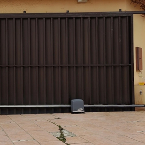 Conserto e instalação de portões de ferro, alumínio ou automatizados feito pelo serralheiro na taquara